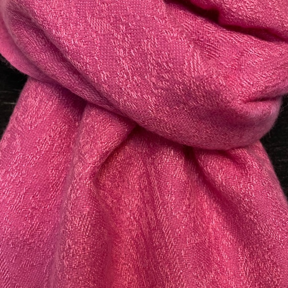 Hot Pink Pashmina Shawl Scarf Cashmere & wool blend. 70”x24” - Picture 5 of 6